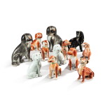 Lot comprising twelve Chinese porcelain dogs, Qing dynasty, Qianlong period (1736-1795) | Lot de douze chiens en porcelaine de Chine polychrome, dynastie Qing, époque Qianlong (1736-1795)