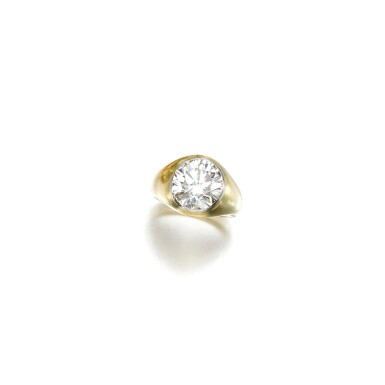 View full screen - View 1 of Lot 117. DIAMOND RING.
