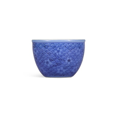 View full screen - View 1 of Lot 122. A small underglaze-blue decorated jardiniere, Transitional period | 過渡期 青花海水紋花盆.