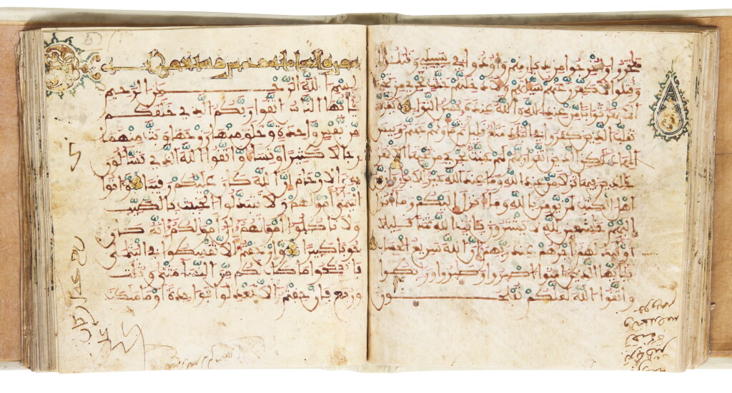 Voir en plein écran - Voir 1 du lot 7. AN ILLUMINATED QUR’AN SECTION IN MAGHRIBI SCRIPT, NORTH AFRICA OR SPAIN, 13TH-14TH CENTURY AD.