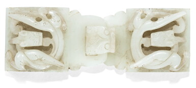 View full screen - View 1 of Lot 62. BOUCLE DE CEINTURE EN JADE CÉLADON PÂLE DYNASTIE QING, XVIIIE SIÈCLE | 清十八世紀 青白玉螭龍紋龍首帶扣 | A pale celadon jade belt-buckle, Qing Dynasty, 18th century.