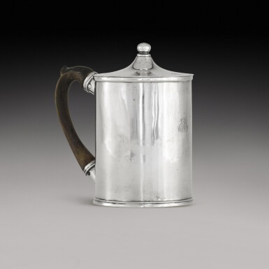 View full screen - View 1 of Lot 394. An Indian Colonial silver mug and cover, John Hunt, Calcutta, circa 1810.