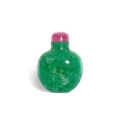 View full screen - View 1 of Lot 583. A jadeite snuff bottle, Qing dynasty, 18th - 19th century 清十八至十九世紀 翠玉光素鼻煙壺.