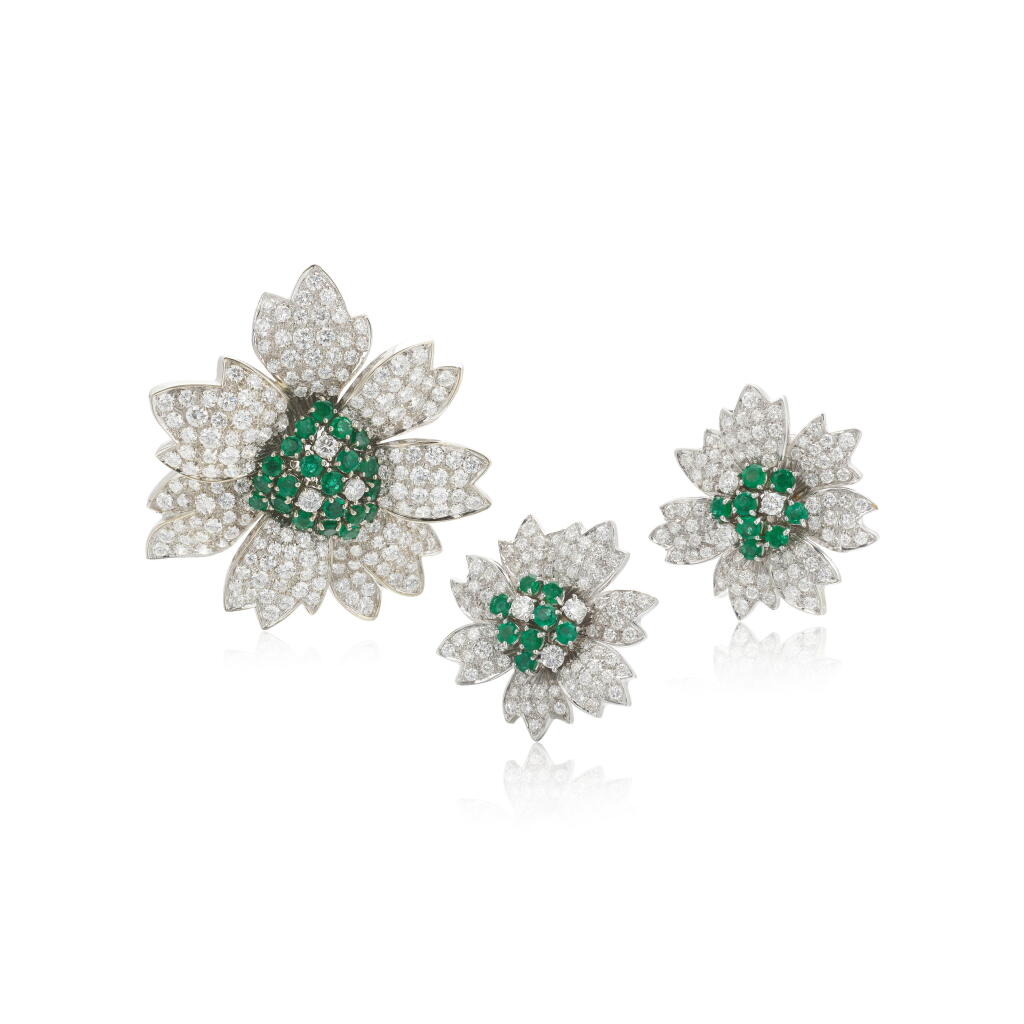 View full screen - View 1 of Lot 240. Emerald, and diamond ear clips and a brooch | (Spilla e orecchini in smeraldi e diamanti).