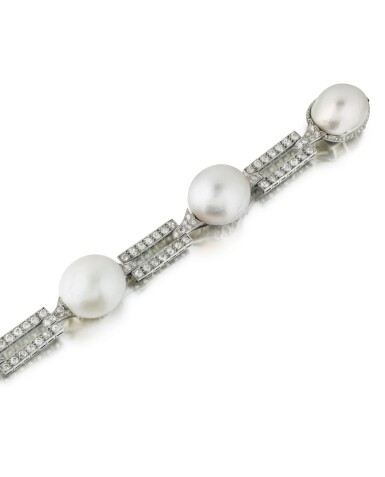 View full screen - View 1 of Lot 6. Bracelet perles fines et diamants | Natural pearl and diamond bracelet.
