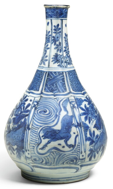 View full screen - View 1 of Lot 93. A BLUE AND WHITE 'KRAAK' VASE, MING DYNASTY, WANLI PERIOD.