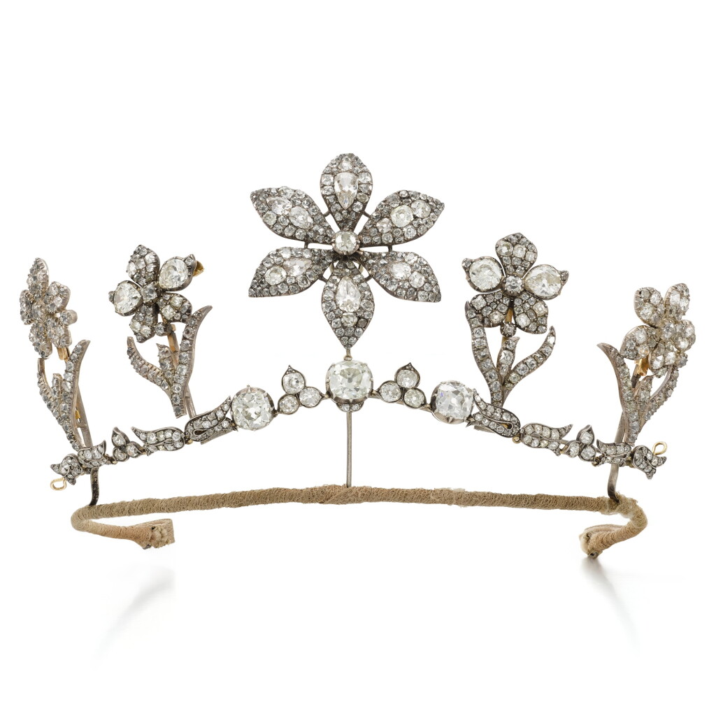 View full screen - View 1 of Lot 662. Splendid Diamond Tiara 鑽石 冠冕.