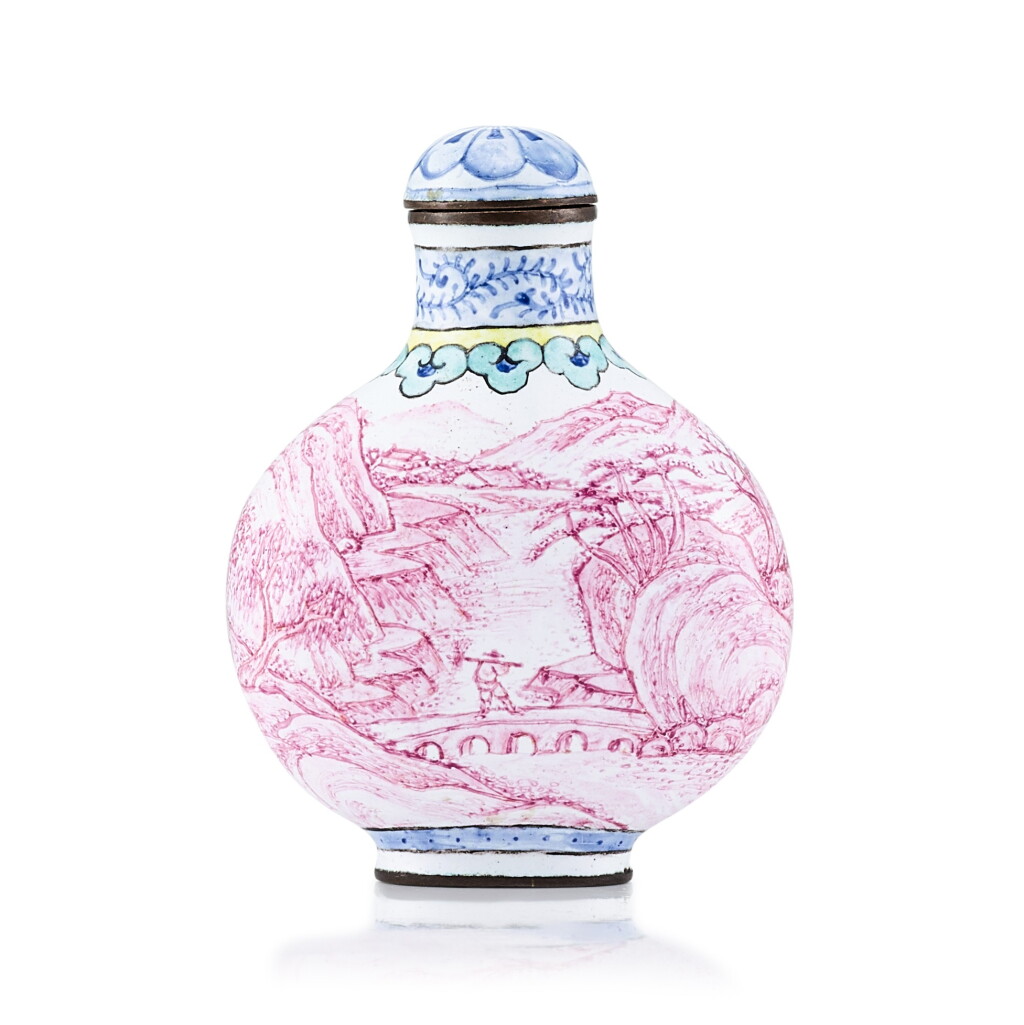 View full screen - View 1 of Lot 3016. A Beijing Enamel Puce 'Landscape' Snuff Bottle Mark and Period of Qianlong | 清乾隆 銅胎北京畫琺瑯胭脂紅山水鼻煙壺 《乾隆年製》款.
