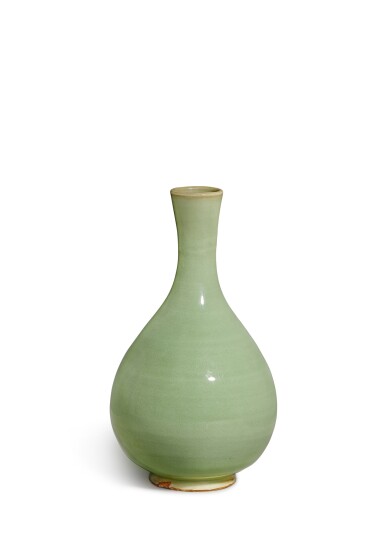 View full screen - View 1 of Lot 2509. A Longquan celadon pear-shaped vase, Yuan - Ming dynasty | 元至明 龍泉青釉膽瓶.