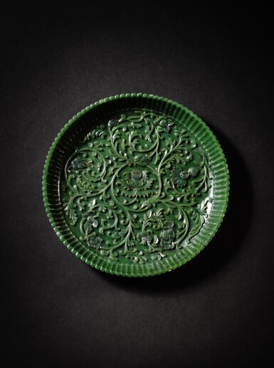 View full screen - View 1 of Lot 226. A Mughal-style spinach-green jade ‘chrysanthemum’ dish, Qing dynasty, 18th century | 清十八世紀 碧玉痕都斯坦式菊瓣盤 .