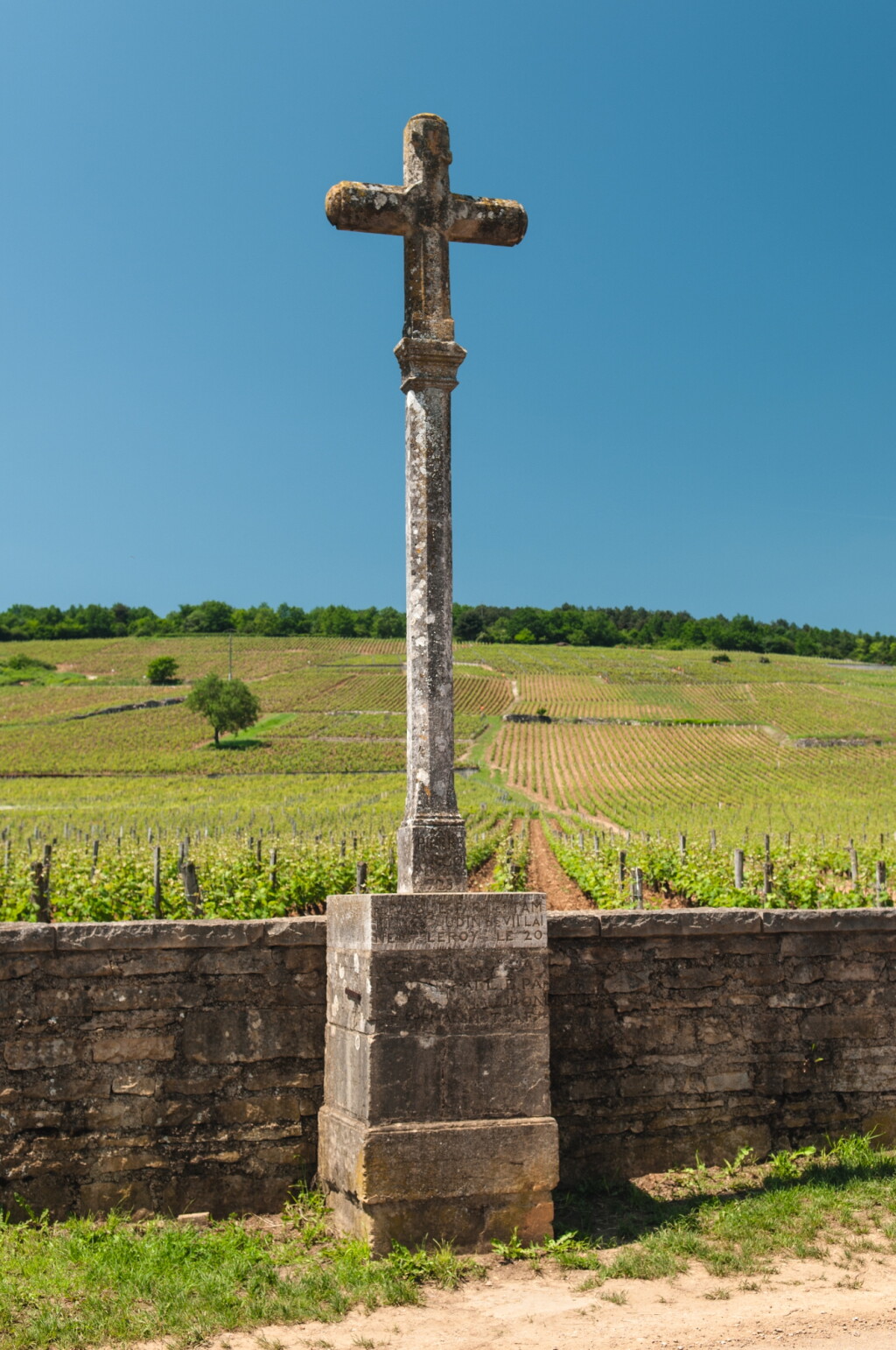 View full screen - View 1 of Lot 6412. Echézeaux 2013 Domaine de la Romanée-Conti (1 BT).