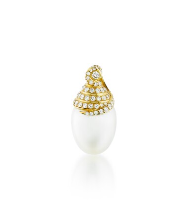 View full screen - View 1 of Lot 144. Pendentif perle de culture et diamants | Cultured pearl and diamond pendant.