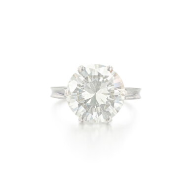 View full screen - View 1 of Lot 838. Bague diamant | Diamond ring.