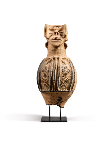 View full screen - View 1 of Lot 141. Urne, Qua, Région de la Cross River, Nigeria | Qua Vessel Figure, Cross River, Nigeria.