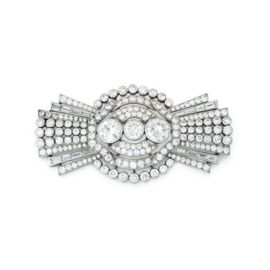 View full screen - View 1 of Lot 29. Broche diamants | Diamond brooch.