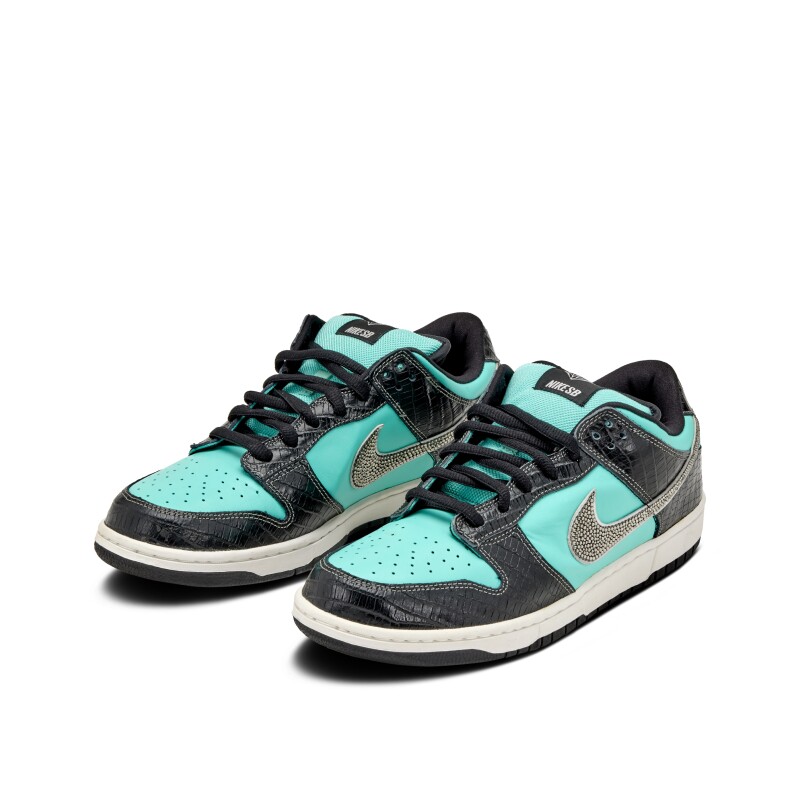 Nike Nike SB Dunk Low Pro Diamond Supply Co. Tiffany Customized With Swarovski Crystals | Size