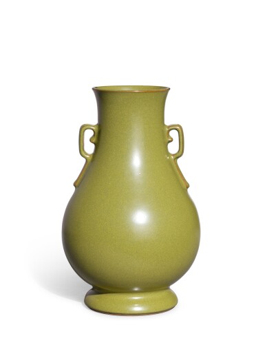 View full screen - View 1 of Lot 5092. A fine and rare teadust-glazed handled vase, Seal mark and period of Qianlong | 清乾隆 茶葉末釉綬帶耳壺 《大清乾隆年製》款.