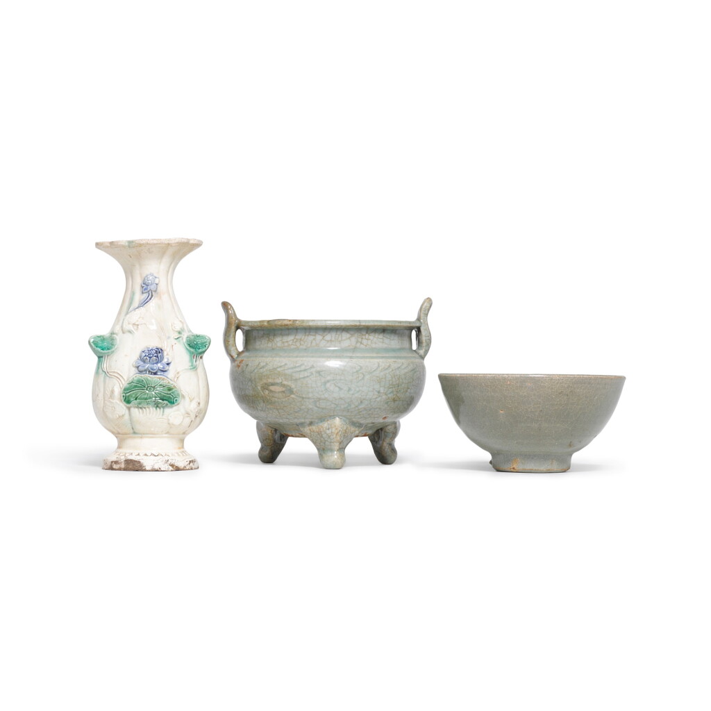 View full screen - View 1 of Lot 913. A group of three porcelain wares, Ming dynasty.