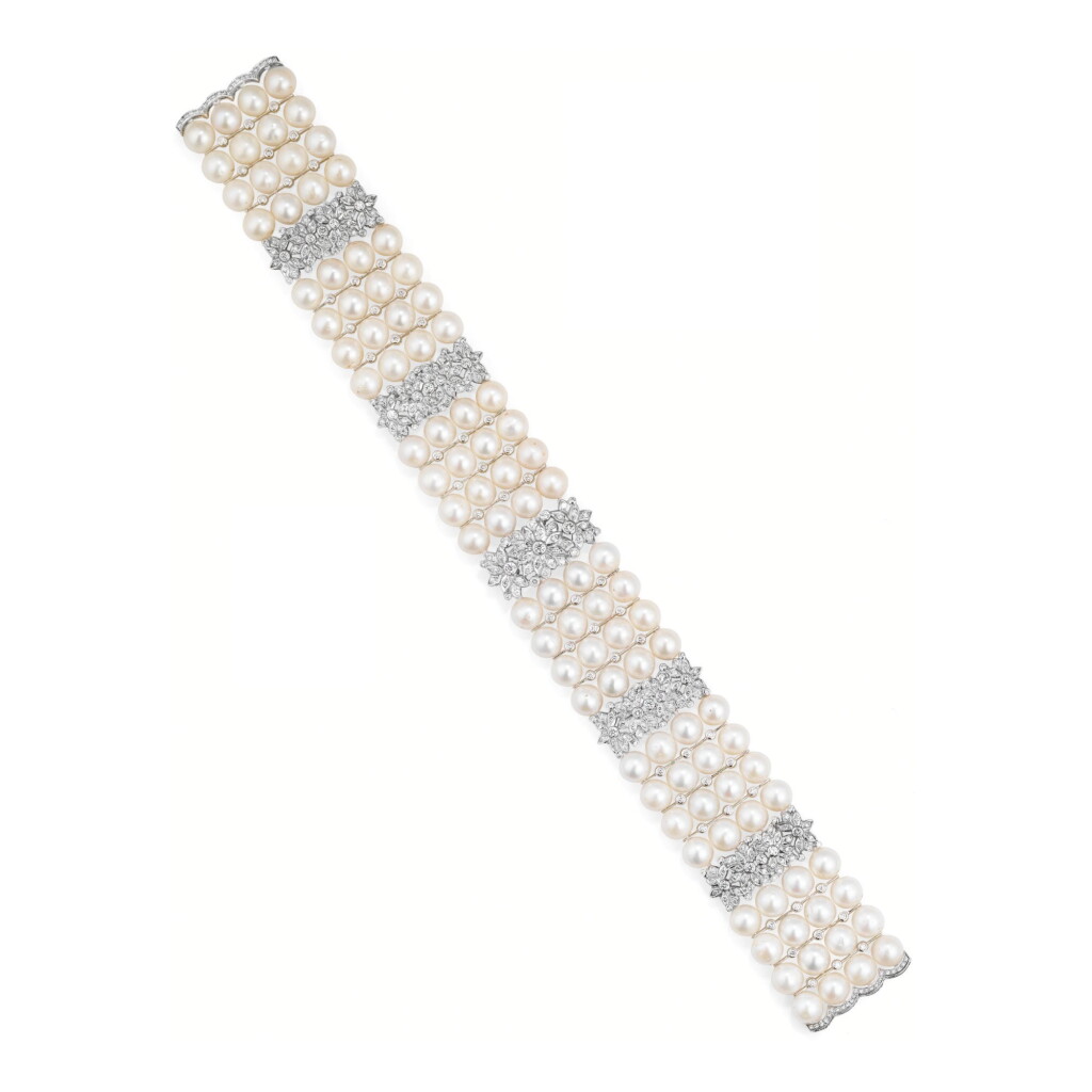 View full screen - View 1 of Lot 96. COLLIER RAS-DU-COU PERLES DE CULTURE ET DIAMANTS | CULTURED PEARL AND DIAMOND COLLIER DE CHIEN.