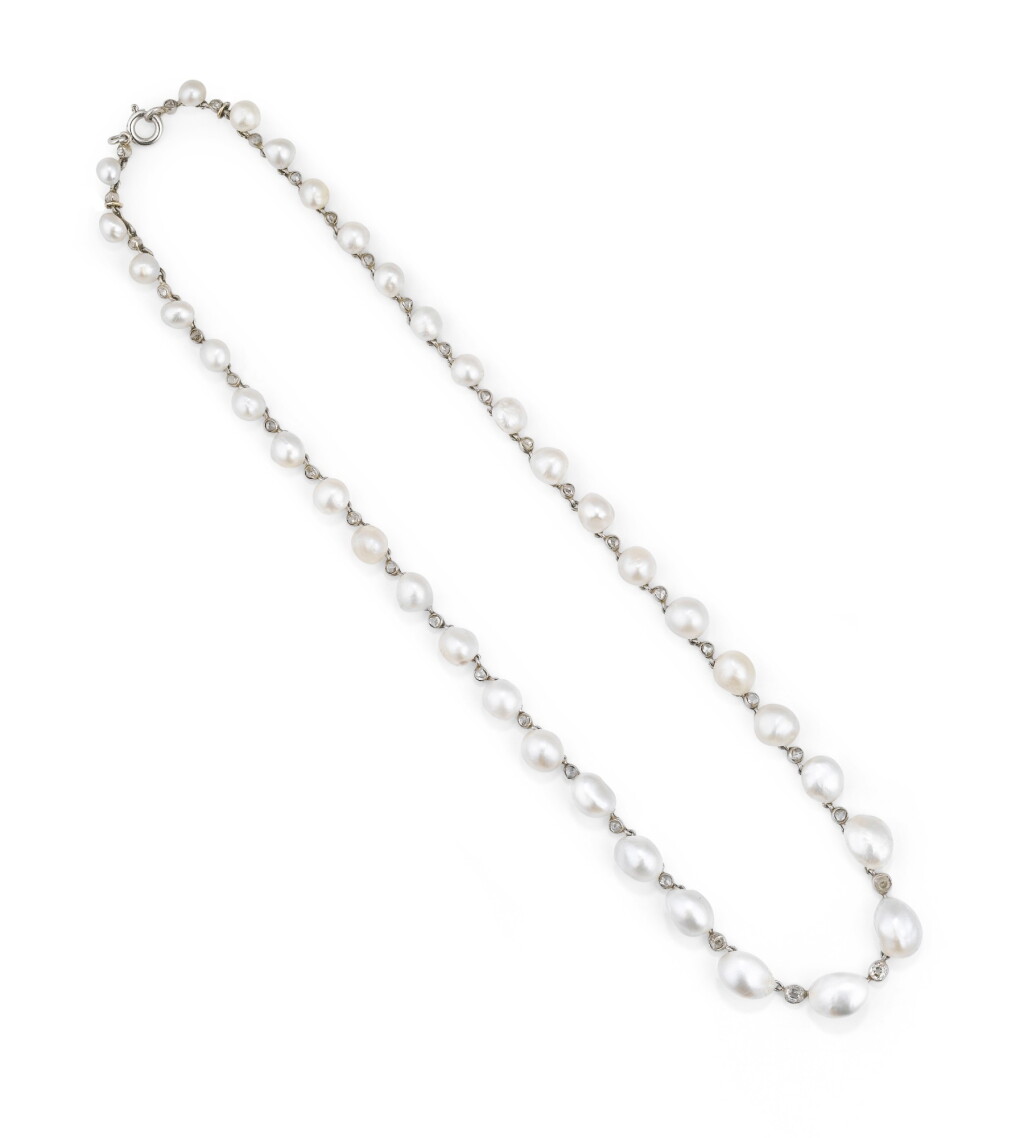 View full screen - View 1 of Lot 52. COLLIER PERLES FINES ET DIAMANTS | NATURAL PEARL AND DIAMOND NECKLACE.