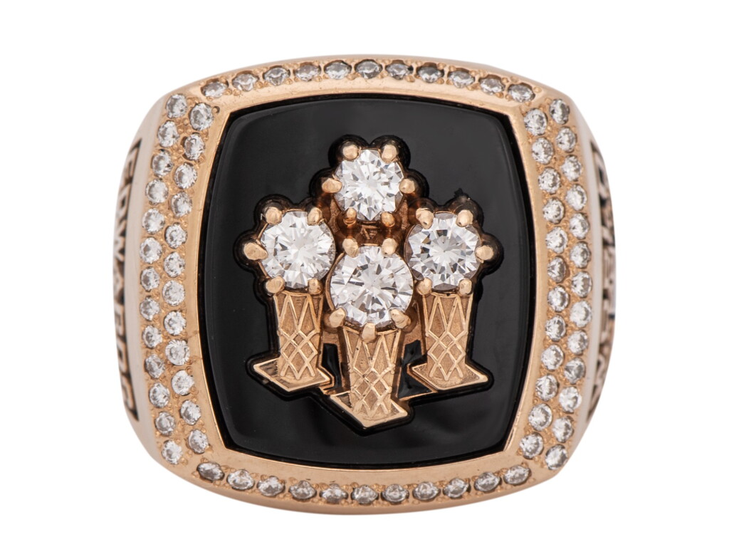 View full screen - View 1 of Lot 79. 1995-96 James Edwards Chicago Bulls Championship Player Ring - 72-10 Season!.