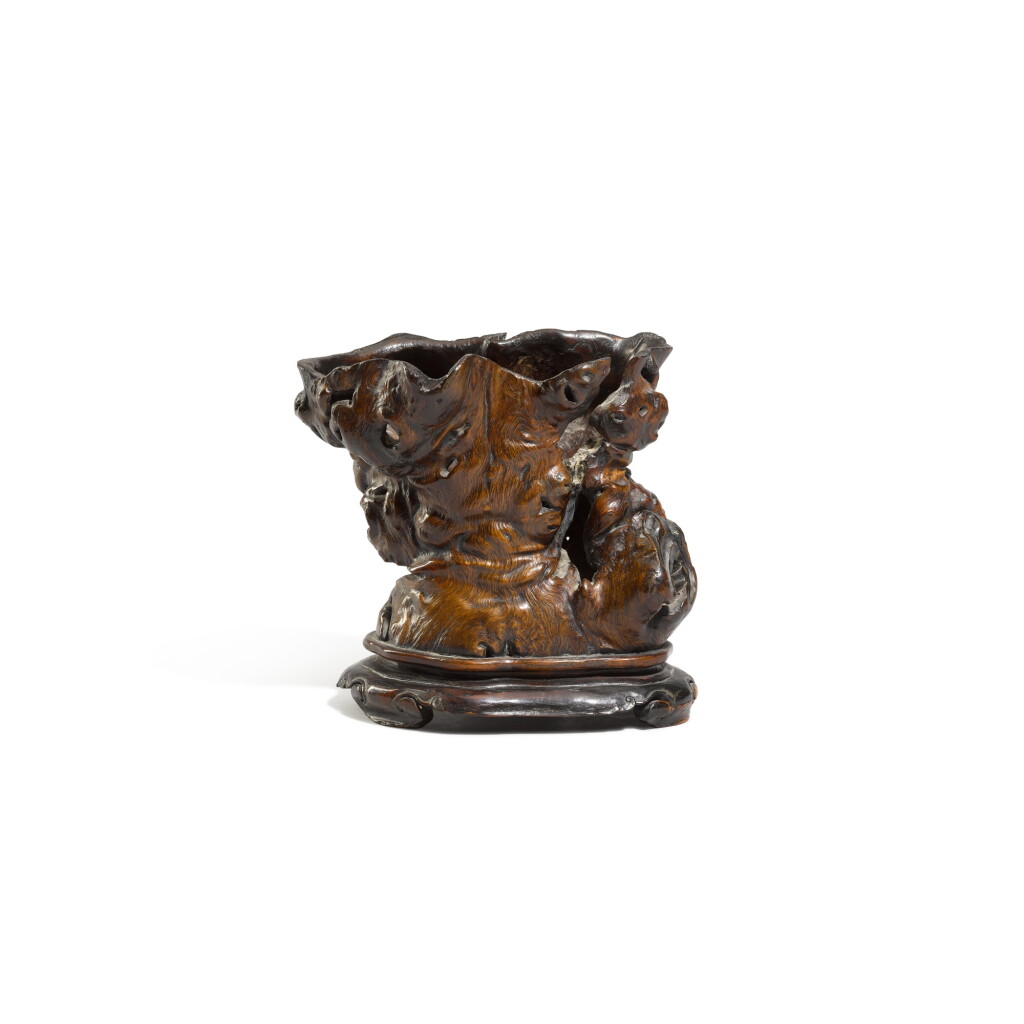 Voir en plein écran - Voir 1 du lot 58. A small rootwood brush pot, Qing dynasty .