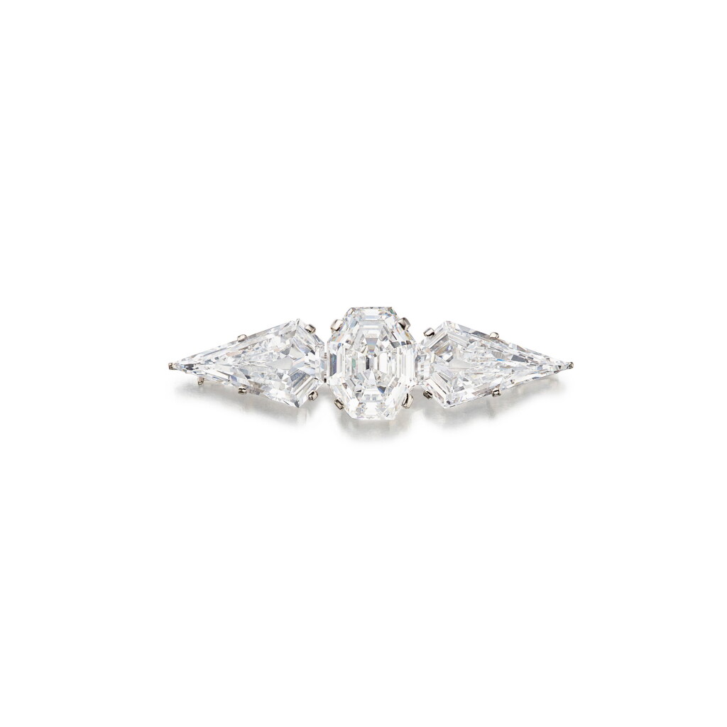 View full screen - View 1 of Lot 105. Bulgari | Diamond Pendant-Brooch 寶格麗 鑽石吊墜別針.