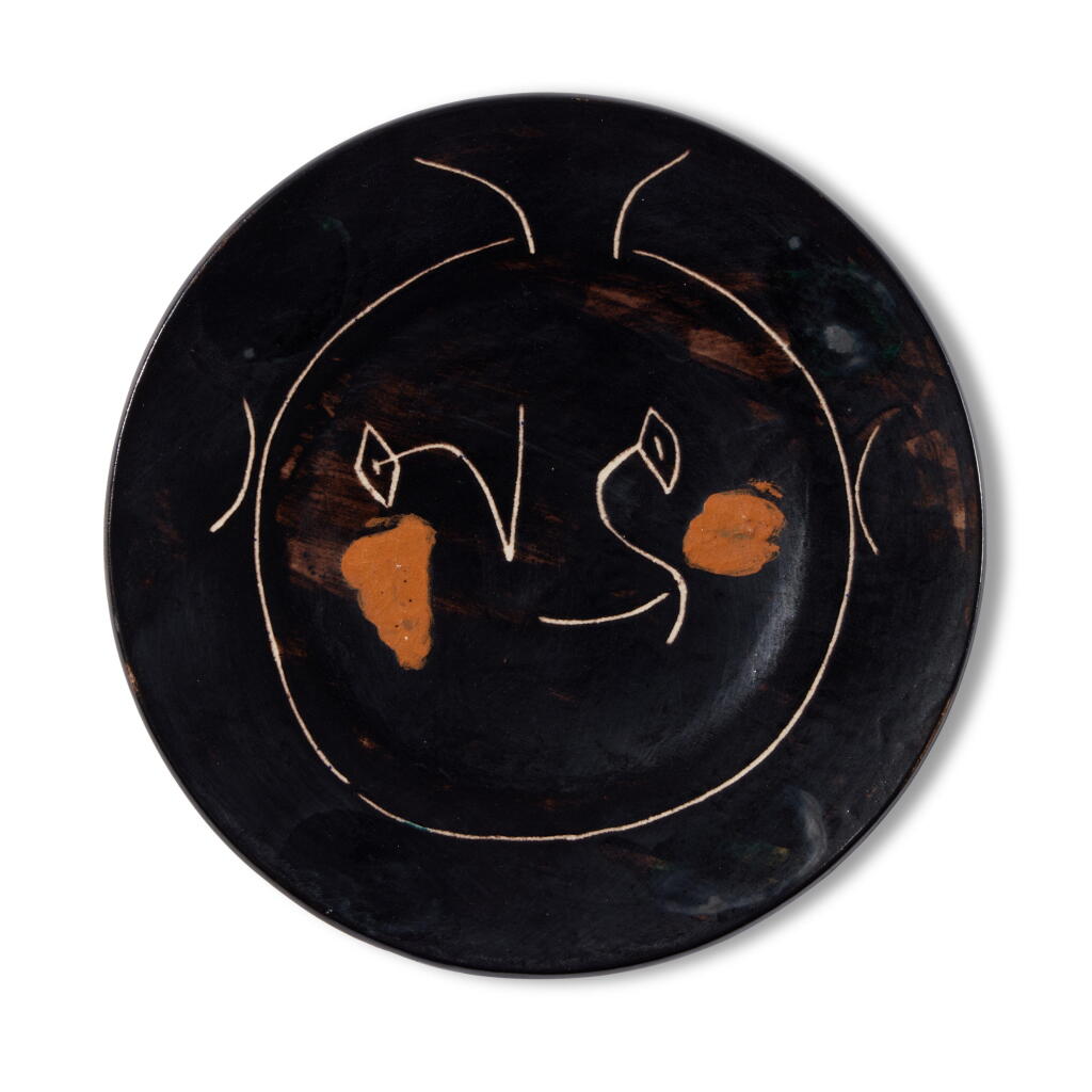View full screen - View 1 of Lot 8. Service visage noir: plate B (A. R. 37).