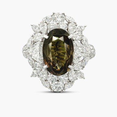 View full screen - View 1 of Lot 1325. Alexandrite and Diamond Ring | 6.38克拉 天然「斯里蘭卡」亞歷山大變色石 配 鑽石 戒指.