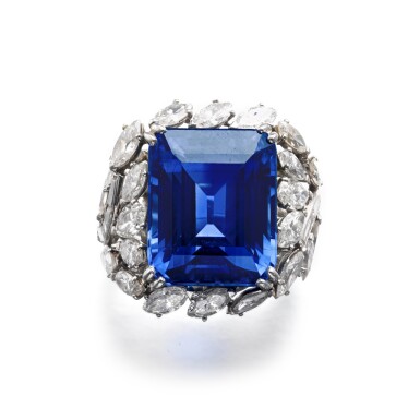 View full screen - View 1 of Lot 269. Fine sapphire and diamond ring | 藍寶石配鑽石戒指.