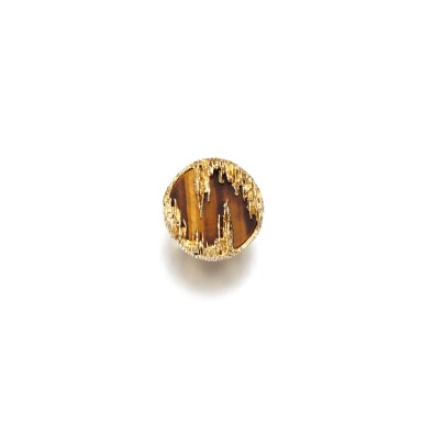 View full screen - View 1 of Lot 78. TIGER'S EYE RING, KUTCHINSKY, 1972.