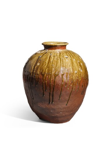 View full screen - View 1 of Lot 2058. A large stoneware storage jar, Echizen ware, Muromachi period, 15th century | 自然釉大壺 越前古窯 室町時代 15世紀.