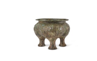 View full screen - View 1 of Lot 5059. An archaic bronze ritual food vessel, li Late Western Zhou dynasty 西周晚期 青銅龍紋鬲.