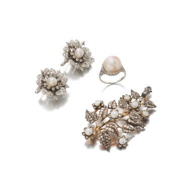 View full screen - View 1 of Lot 10. Pair of natural pearl and diamond brooches, a cultured pearl and diamond brooch and a ring (Coppia di spille in perle naturali, spilla e anello in perle coltivate e diamanti).