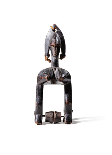 View full screen - View 1 of Lot 222. Poulie de métier à tisser, Bamana, Mali | Heddle pulley, Bamana, Mali.