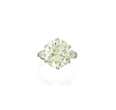 View full screen - View 1 of Lot 108. DIAMOND RING.