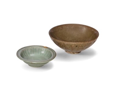 View full screen - View 1 of Lot 44. A longquan celadon dish and a longquan celadon bowl Song Dynasty - Ming Dynasty | 宋至明 龍泉窰瓷器一組兩件.