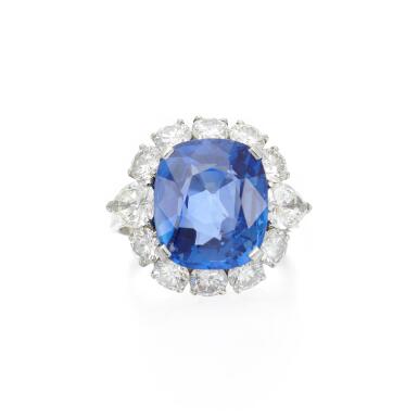 View full screen - View 1 of Lot 44. Sapphire and diamond ring (Anello in zaffiro e diamanti).