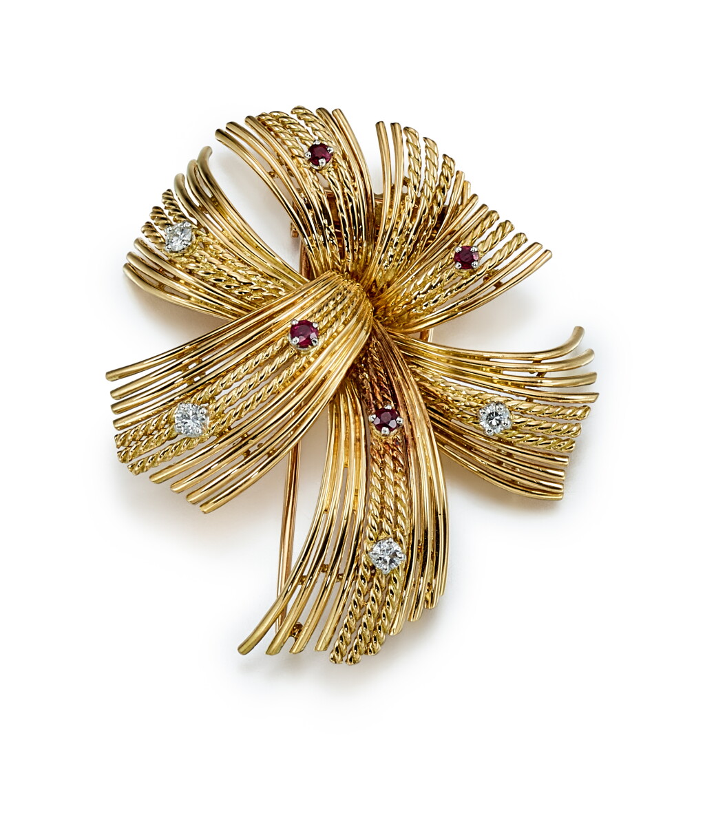 View full screen - View 1 of Lot 9173. GOLD, RUBY AND DIAMOND BROOCH, CARTIER | K金 配 鑽石 及 紅寶石 別針, 卡地亞(Cartier).