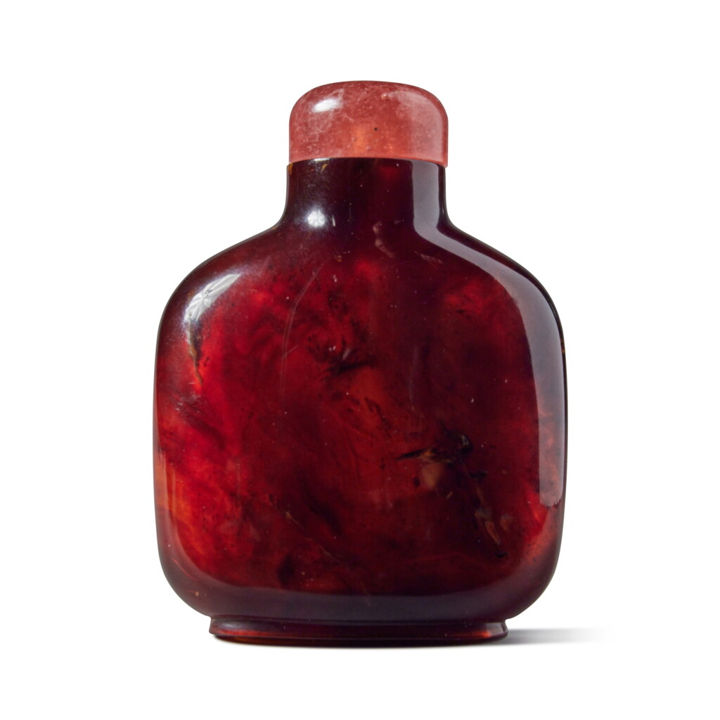View full screen - View 1 of Lot 25. An amber snuff bottle, Qing dynasty, 19th century.