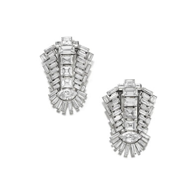 View full screen - View 1 of Lot 100. Cartier | Pair of Diamond Clips 卡地亞 鑽石別針一對.
