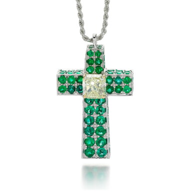 View full screen - View 1 of Lot 35. GRAFF | EMERALD AND DIAMOND PENDANT NECKLACE.