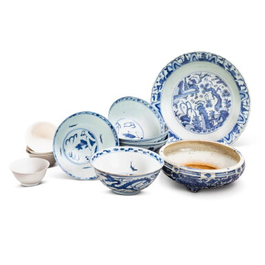 View full screen - View 1 of Lot 125. A group of eleven porcelains, Ming-Qing dynasty |明至清 瓷器一組十一件.