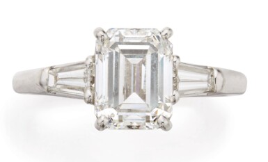 View full screen - View 1 of Lot 329. DIAMOND RING.