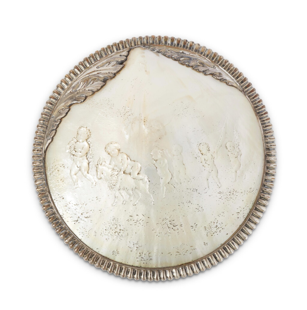 View full screen - View 1 of Lot 18. A Dutch silver and mother-of-pearl toilet box, Barend van Meckelenburg, Amsterdam, 1786 | Boîte de toilette en argent et nacre par Barend van Meckelenburg, Amsterdam, 1786.