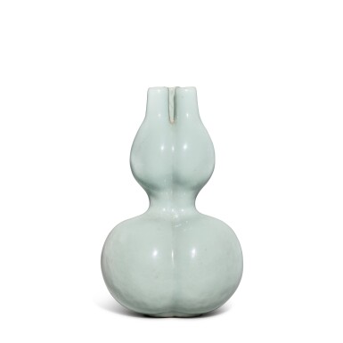 View full screen - View 1 of Lot 103. A Guan-type triple-neck double-gourd vase, Seal mark and period of Qianlong.