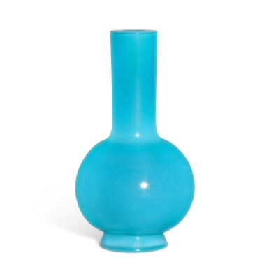 View full screen - View 1 of Lot 556. An opaque turquoise-blue glass bottle vase, Mark and period of Qianlong 清乾隆 松綠料長頸瓶 《乾隆年製》款.