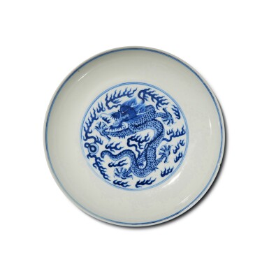 View full screen - View 1 of Lot 501. A blue and white 'dragon' dish, Seal mark and period of Qianlong | 清乾隆 青花雲龍趕珠紋盤 《大清乾隆年製》款.