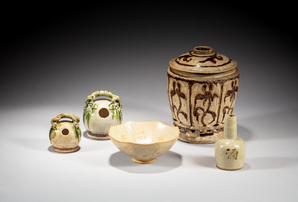 View full screen - View 1 of Lot 112. A group of five cream-glazed ceramics, Vietnam, probably Tran dynasty | 越南或陳氏王朝 白釉陶瓷器一組五件.