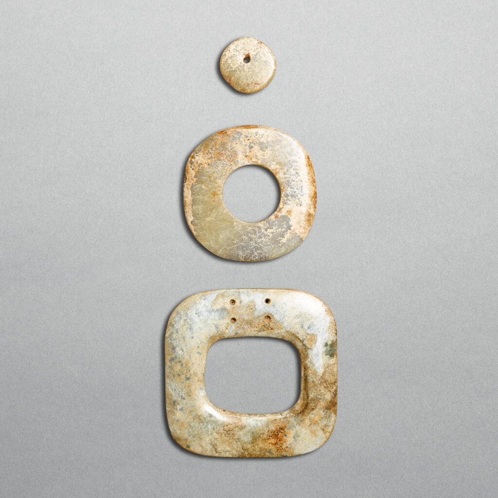View full screen - View 1 of Lot 707. Three greyish-celadon jade discs, bi, Neolithic period, Hongshan culture | 新石器時代 紅山文化 青灰玉璧三件 .
